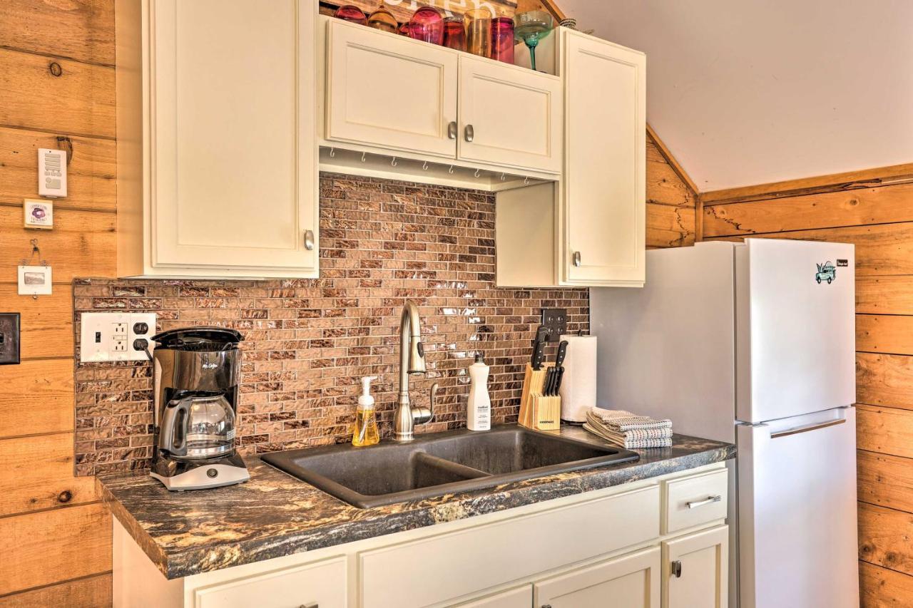 Quaint Studio With Shared Beach Walk To Suttons Bay Buitenkant foto