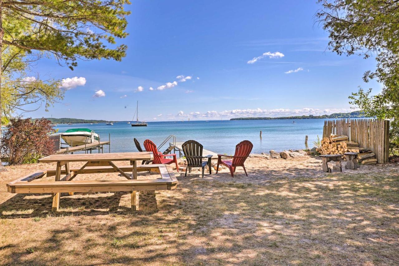 Quaint Studio With Shared Beach Walk To Suttons Bay Buitenkant foto