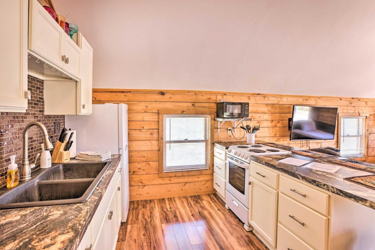 Quaint Studio With Shared Beach Walk To Suttons Bay Buitenkant foto