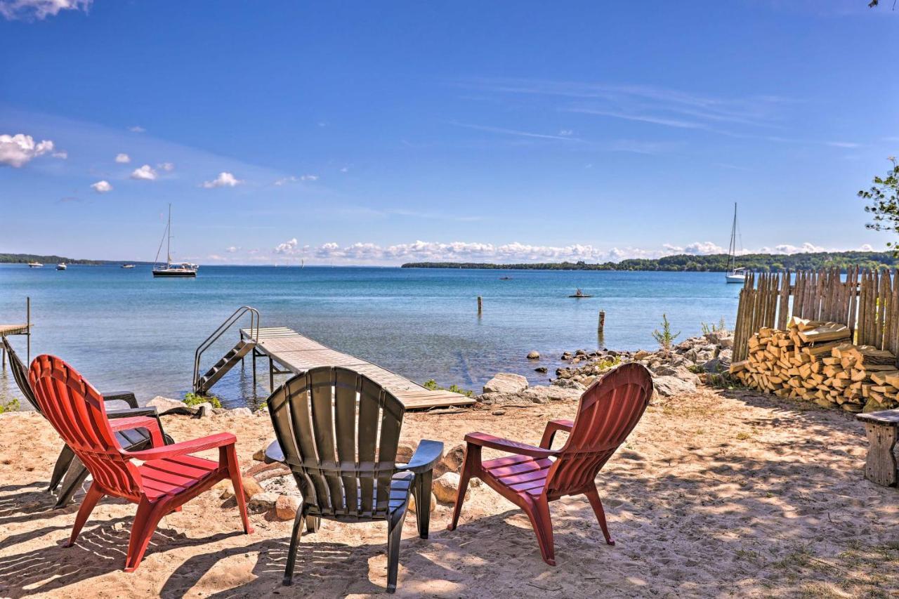 Quaint Studio With Shared Beach Walk To Suttons Bay Buitenkant foto