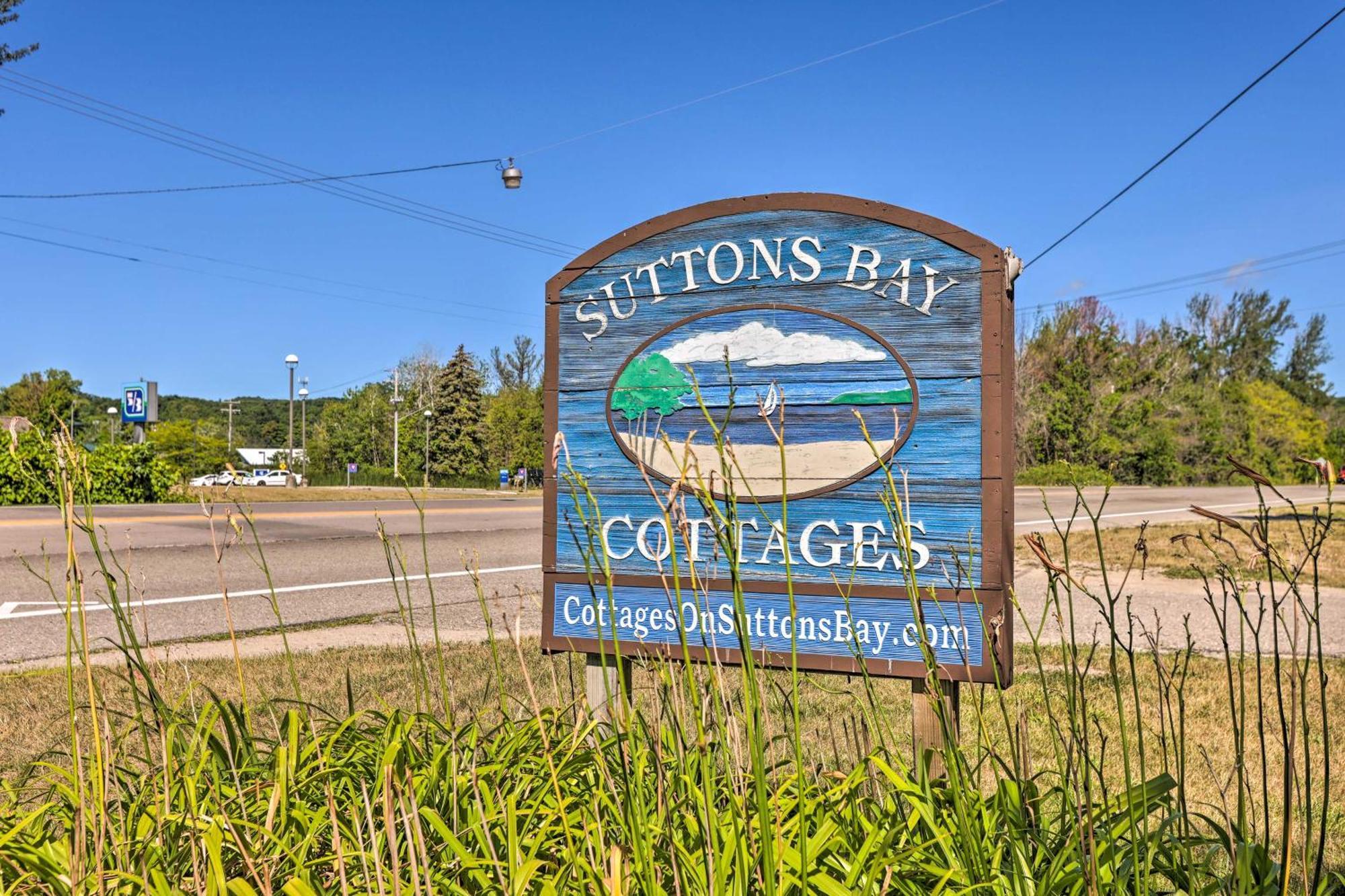 Quaint Studio With Shared Beach Walk To Suttons Bay Buitenkant foto